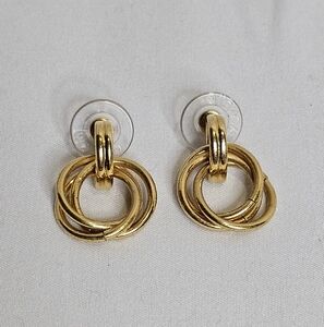Monet 90s Doorknocker Gold Tone Dangle Earrings